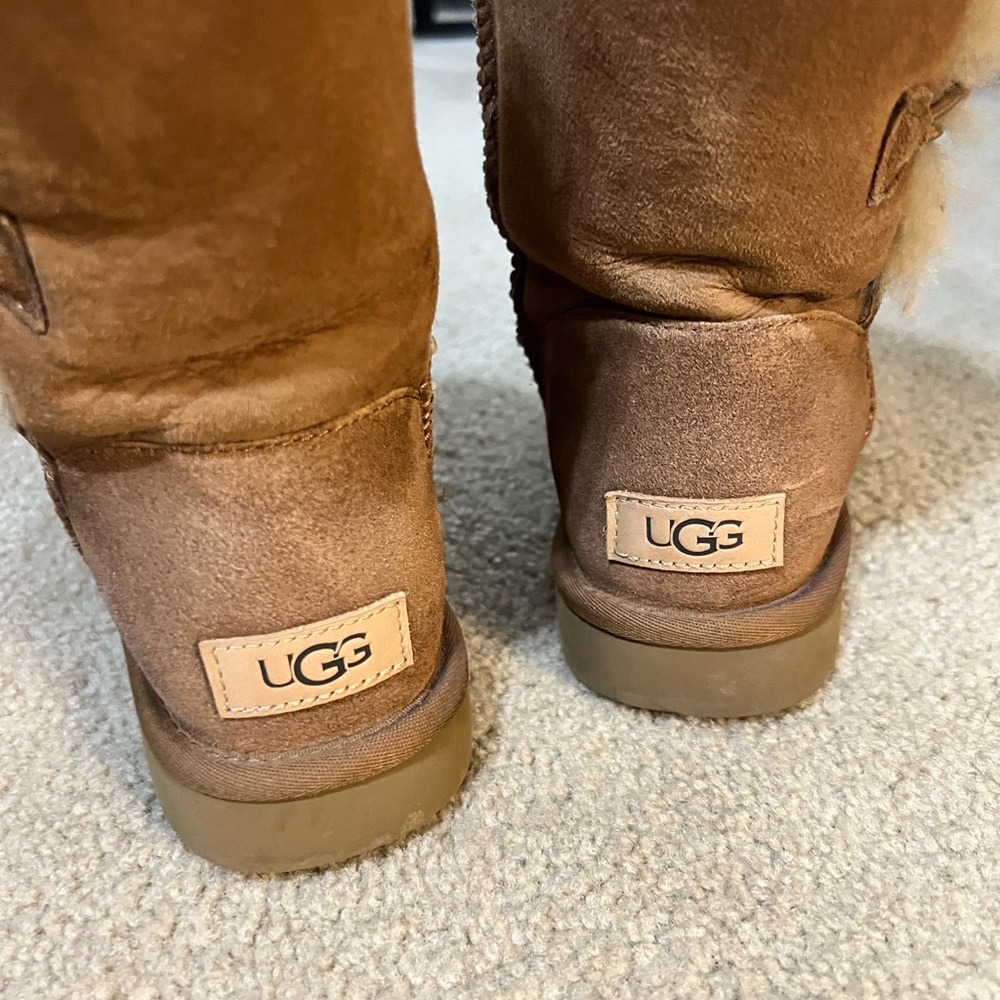 Ugg Bailey Button Boot. Size 8. Only Worn A Few T… - image 7